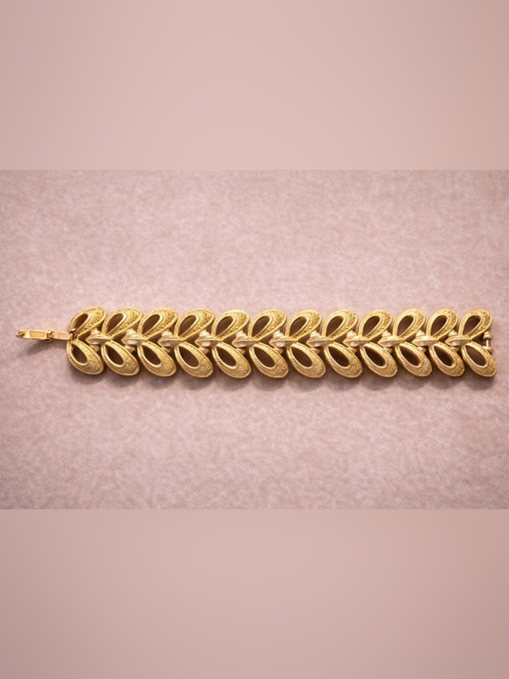 Vintage 1950s Heavy Gold Leaf-Link Bracelet